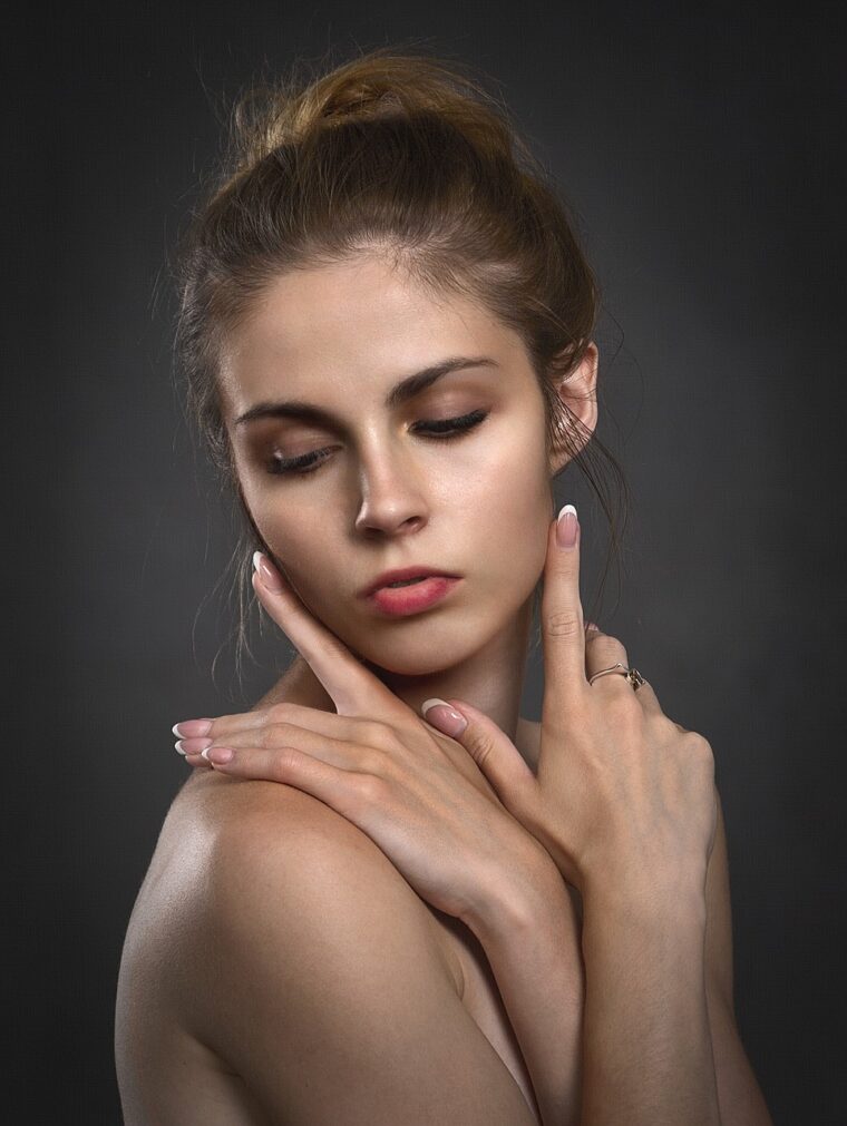 girl, hands, portrait, model, modeling, pose, posing, makeup, cosmetics, skin, woman, nails, young woman, female, female portrait, female model-3033718.jpg